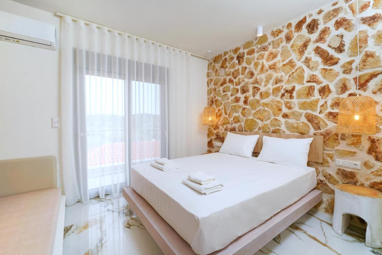 Athina Palace Luxurious Appartments Potós Eksteriør bilde