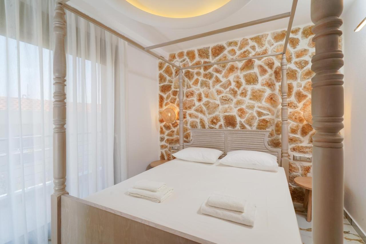Athina Palace Luxurious Appartments Potós Eksteriør bilde